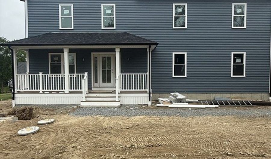 661 Main St, Acushnet, MA 02743 - 3 Beds, 3 Bath