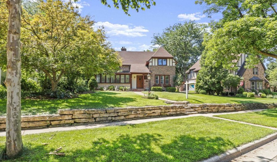714 Oneida Pl, Madison, WI 53711 - 4 Beds, 2 Bath