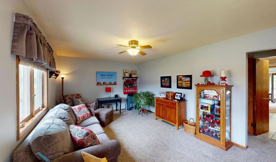 1112 Bridge Ave, Albert Lea, MN 56007 - 4 Beds, 4 Bath