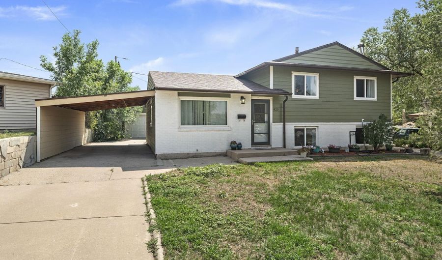 820 CLEVELAND Ave, Cheyenne, WY 82001 - 4 Beds, 2 Bath