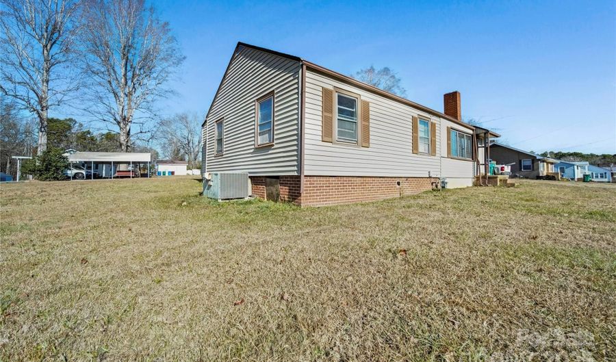 208 Ellis St, Albemarle, NC 28001 - 3 Beds, 1 Bath