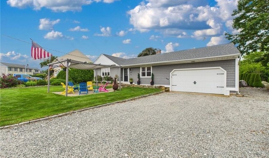 24 E Shore Rd, Narragansett, RI 02882 - 4 Beds, 2 Bath