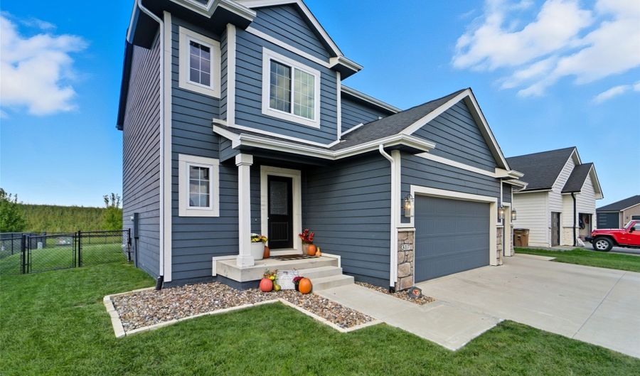 317 31st St SE, Altoona, IA 50009 - 5 Beds, 4 Bath