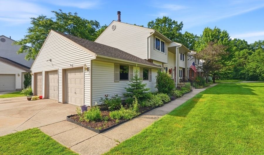 10125 Driftwood Cv E, Aurora, OH 44202 - 3 Beds, 2 Bath