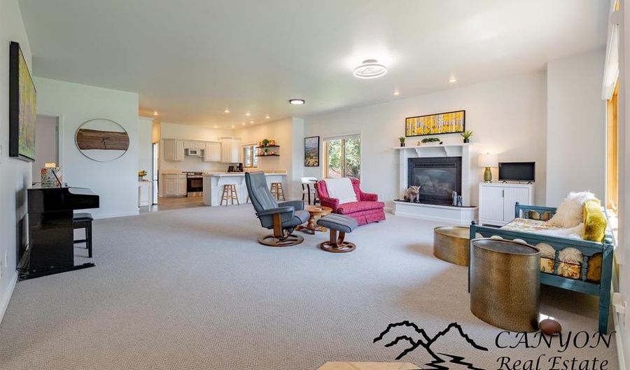 2307 Cougar Ave, Cody, WY 82414 - 3 Beds, 3 Bath