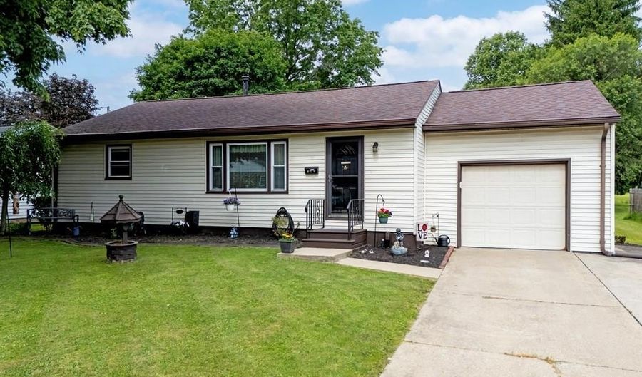 944 Edison St, Ashland, OH 44805 - 3 Beds, 2 Bath