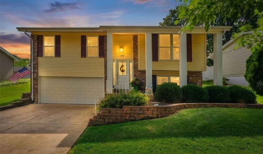254 Village Mead Dr, Ballwin, MO 63021 - 3 Beds, 2 Bath