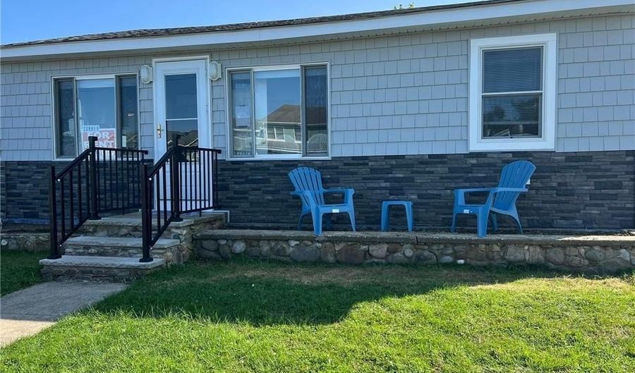 4 Angell Rd, Narragansett, RI 02882 - 3 Beds, 1 Bath