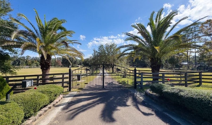 12119 NW 122ND Ter, Alachua, FL 32615 - 4 Beds, 4 Bath