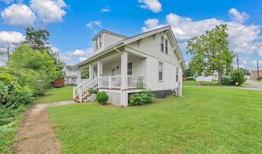 404 9th St, Altavista, VA 24517 - 3 Beds, 1 Bath