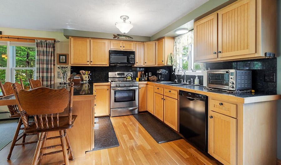 1 Castle View Ln, Belgrade, ME 04917 - 3 Beds, 3 Bath