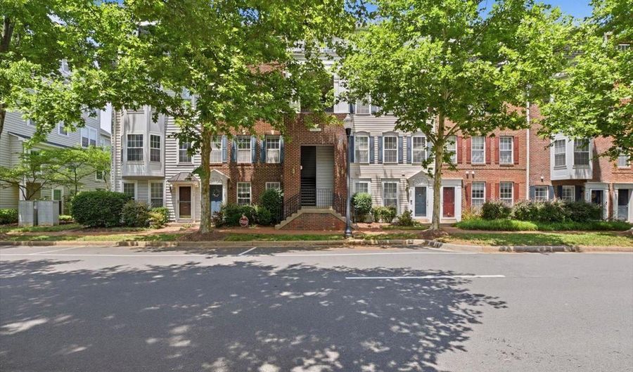 271 CAMERON STATION Blvd 103, Alexandria, VA 22304 - 3 Beds, 3 Bath