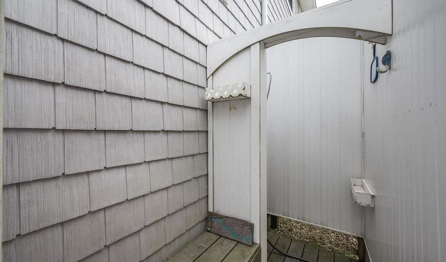 1610 S BAY Ave 3, Beach Haven, NJ 08008 - 2 Beds, 2 Bath