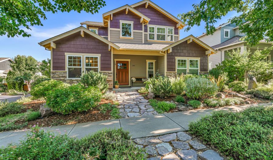 345 Fair Oaks Ave, Ashland, OR 97520 - 4 Beds, 3 Bath