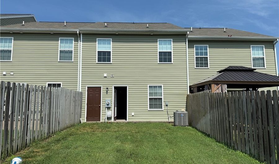 1946 Kennington Park Rd, Aylett, VA 23009 - 2 Beds, 3 Bath