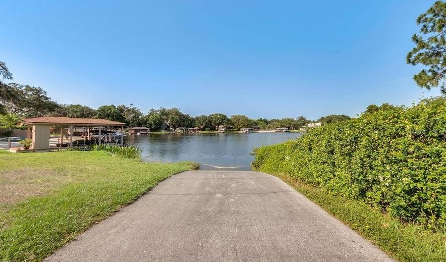 2418 SWEETWATER CC PLACE Dr, Apopka, FL 32712 - 4 Beds, 2 Bath