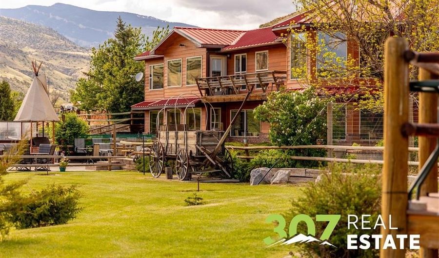 30 Nielsen Trl, Cody, WY 82414 - 3 Beds, 2 Bath