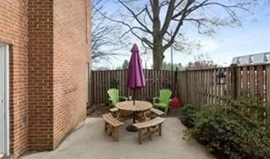 4809 SANGAMORE Rd #6, Bethesda, MD 20816 - 2 Beds, 2 Bath