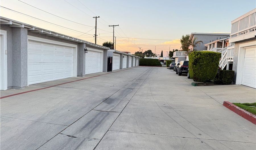 8892 Katella Ave 4, Anaheim, CA 92804 - 2 Beds, 2 Bath