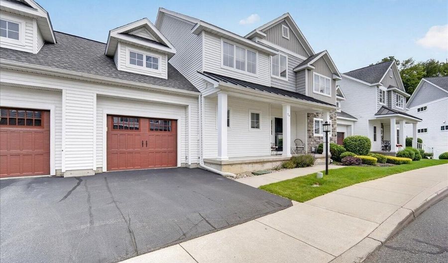 29 Mulberry Dr, Albany, NY 12205 - 3 Beds, 3 Bath