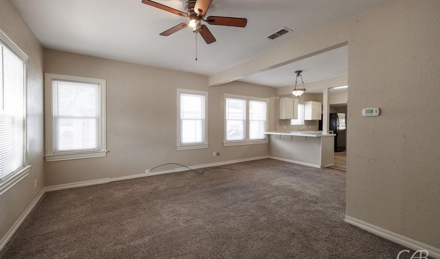 889 S Willis St, Abilene, TX 79605 - 3 Beds, 1 Bath