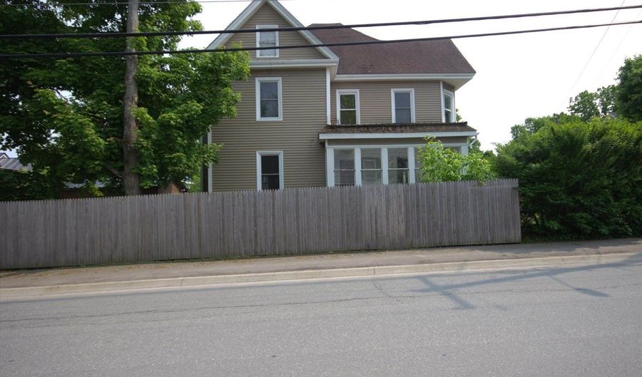 125 Grove St, Bangor, ME 04401 - 3 Beds, 1 Bath