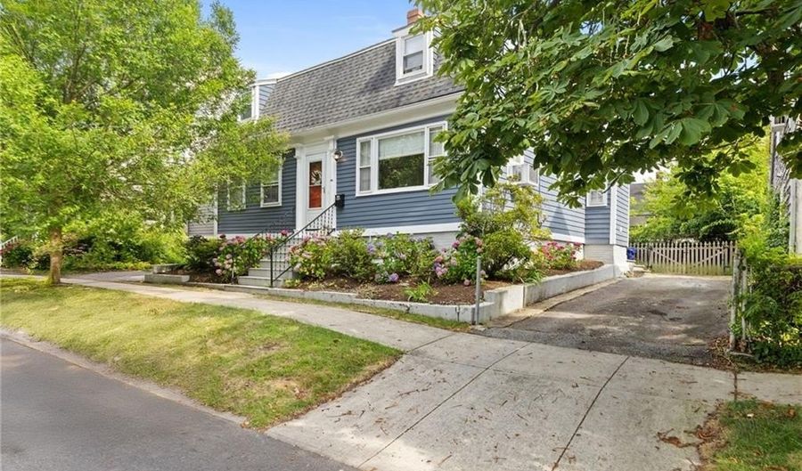 92 Franklin St, Bristol, RI 02809 - 3 Beds, 3 Bath