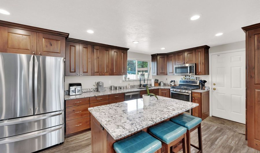 693 E 2000 S, Bountiful, UT 84010 - 5 Beds, 1 Bath