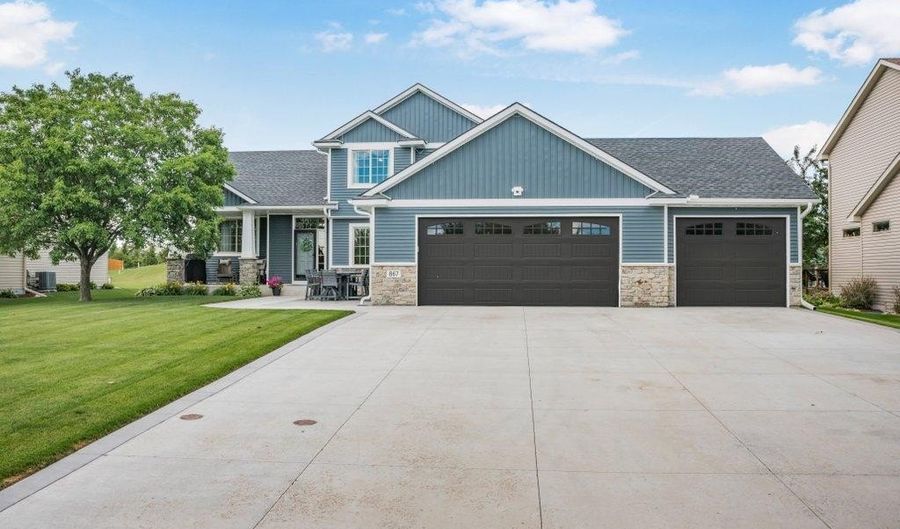 867 160th Ln NW, Andover, MN 55304 - 4 Beds, 3 Bath