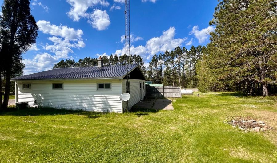 451 HWY 8, Armstrong Creek, WI 54103 - 2 Beds, 2 Bath