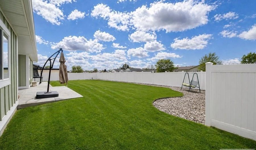 2285 Coopers Way, Blackfoot, ID 83221 - 3 Beds, 2 Bath