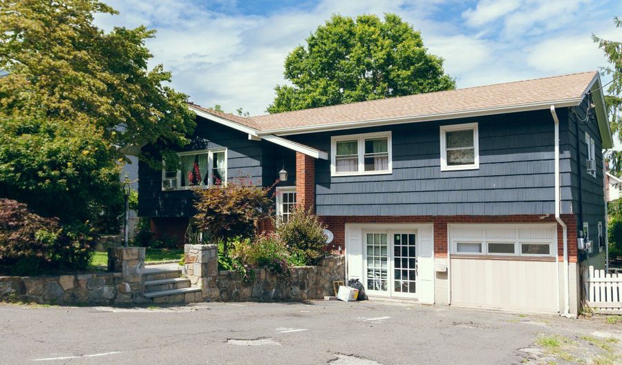 4 Perkins St, Danbury, CT 06810 - 3 Beds, 3 Bath