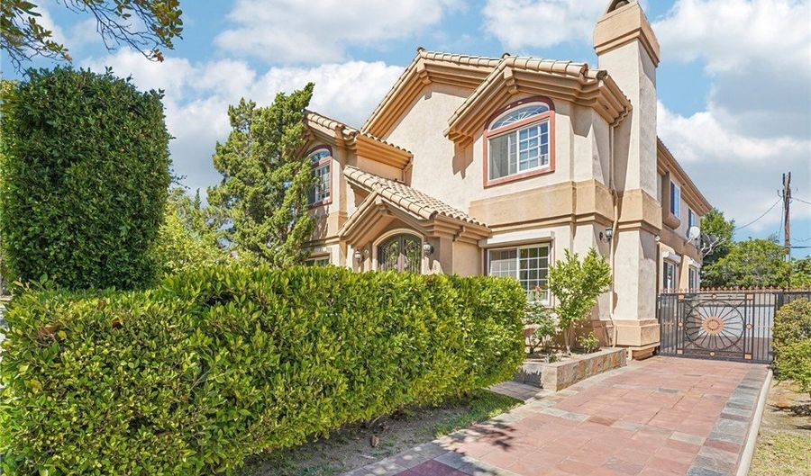 1948 N Catalina St, Los Angeles, CA 90027 - 3 Beds, 4 Bath