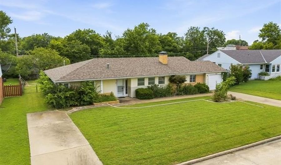 225 SE Rockwood Ave, Bartlesville, OK 74006 - 3 Beds, 2 Bath