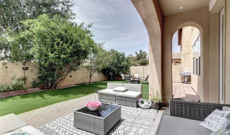 1120 N CROSSCREEK Dr, Chandler, AZ 85225 - 5 Beds, 3 Bath