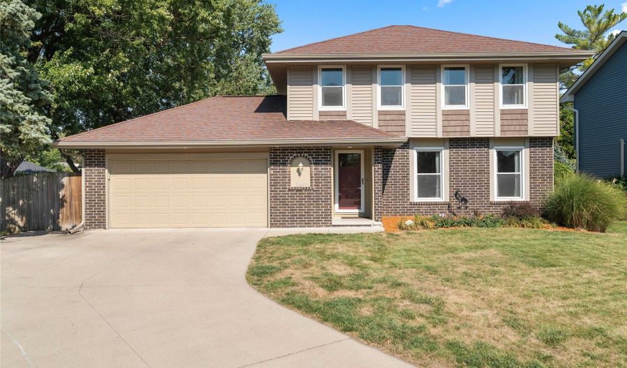 2242 Camelot Ct, Altoona, IA 50009 - 3 Beds, 2 Bath