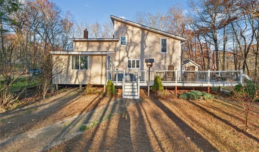 542 Main St, Hopkinton, RI 02833 - 3 Beds, 2 Bath