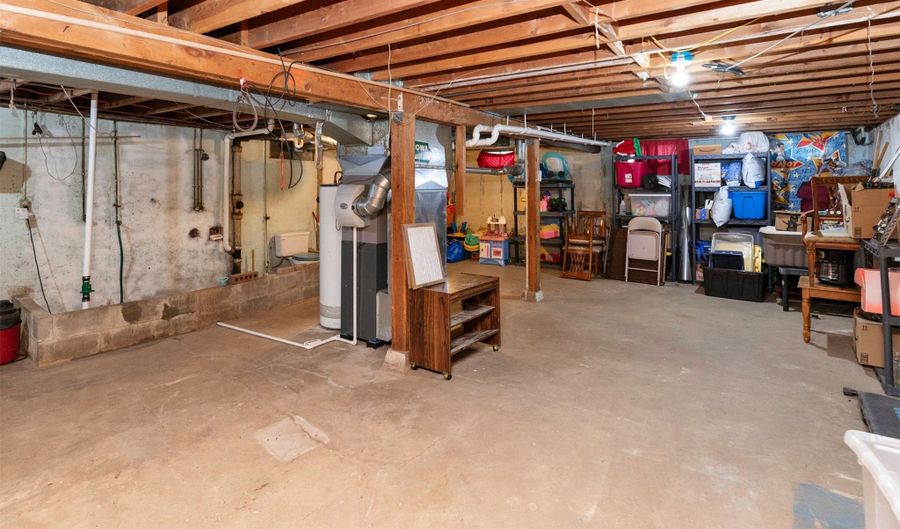 2614 E 38th Ct, Des Moines, IA 50317 - 3 Beds, 2 Bath