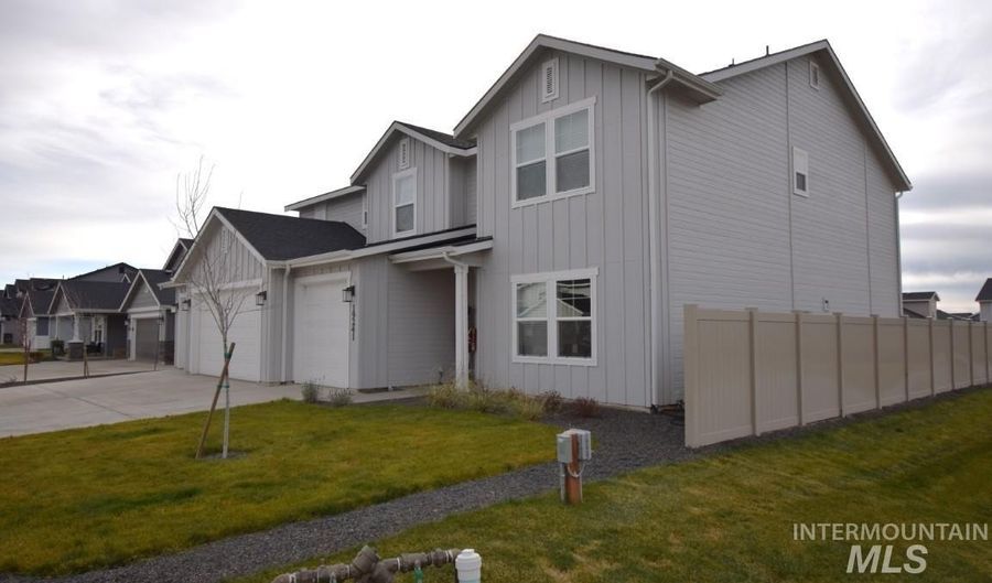 19241 Red Eagle Way, Caldwell, ID 83605 - 4 Beds, 4 Bath