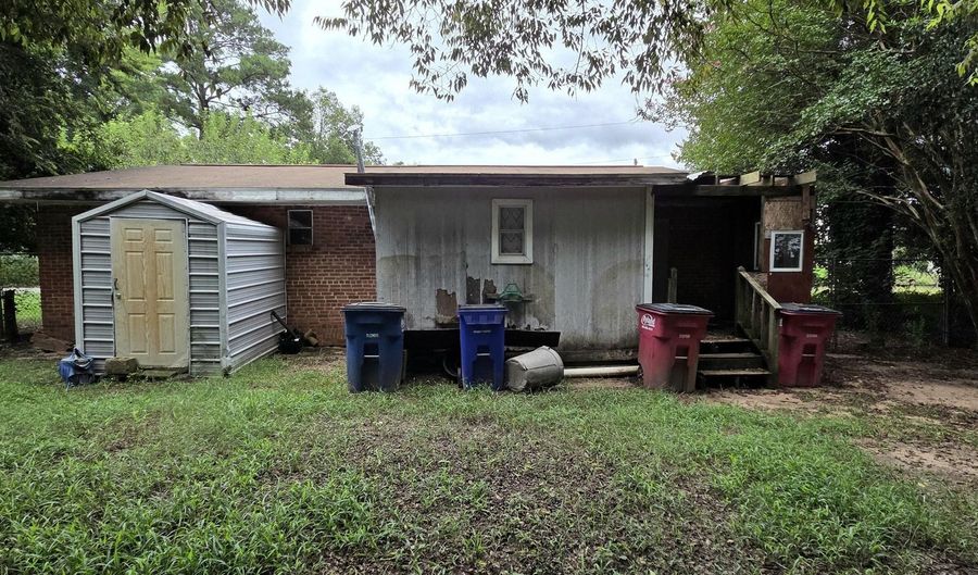 3861 Desoto Dr, Macon, GA 31206 - 2 Beds, 1 Bath