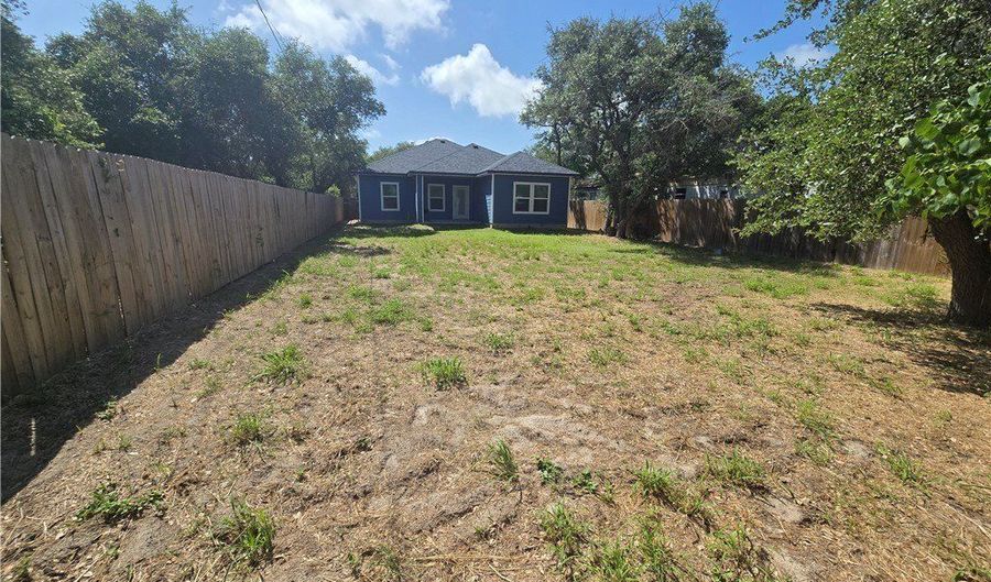 329 N 10th St, Aransas Pass, TX 78336 - 3 Beds, 2 Bath