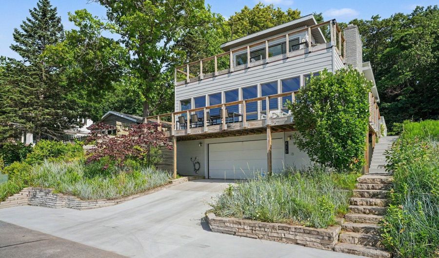 419 E Lake Front Dr, Beverly Shores, IN 46301 - 4 Beds, 5 Bath