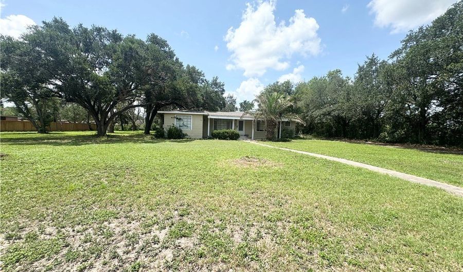 1223 W 3RD St, Alice, TX 78332 - 3 Beds, 2 Bath
