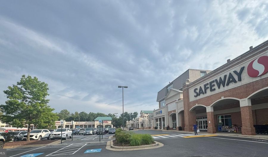 5103 SENTINEL Dr 33, Bethesda, MD 20816 - 3 Beds, 3 Bath