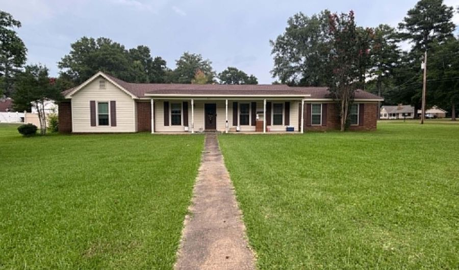 303 Bellview Dr, Aberdeen, MS 39730 - 3 Beds, 3 Bath