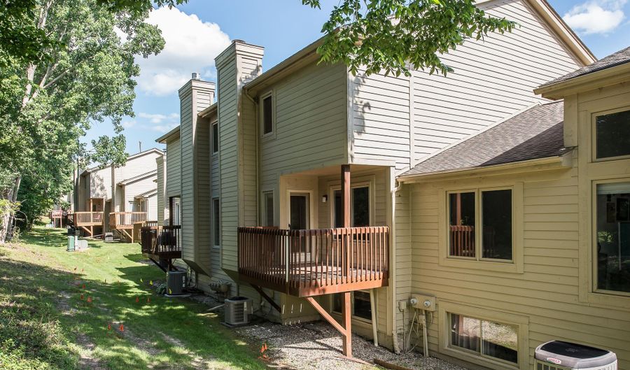 128 Ponds View Dr, Ann Arbor, MI 48103 - 2 Beds, 4 Bath