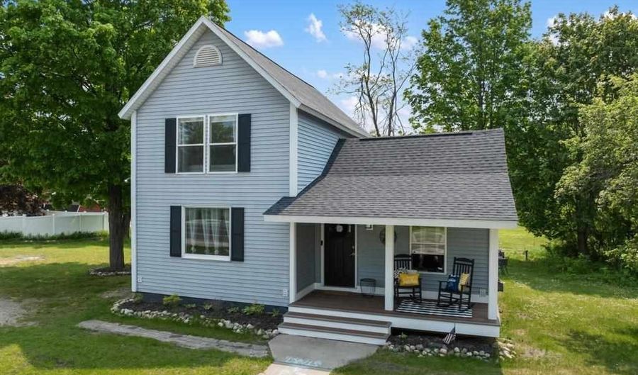 7737 S US-31, Alanson, MI 49706 - 2 Beds, 1 Bath