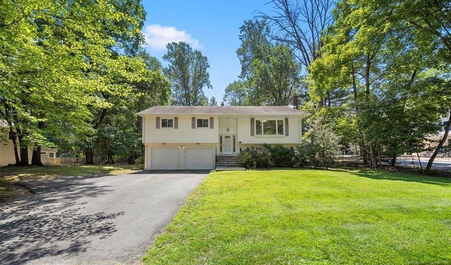 356 Allendale Ave, Allendale, NJ 07401 - 3 Beds, 3 Bath