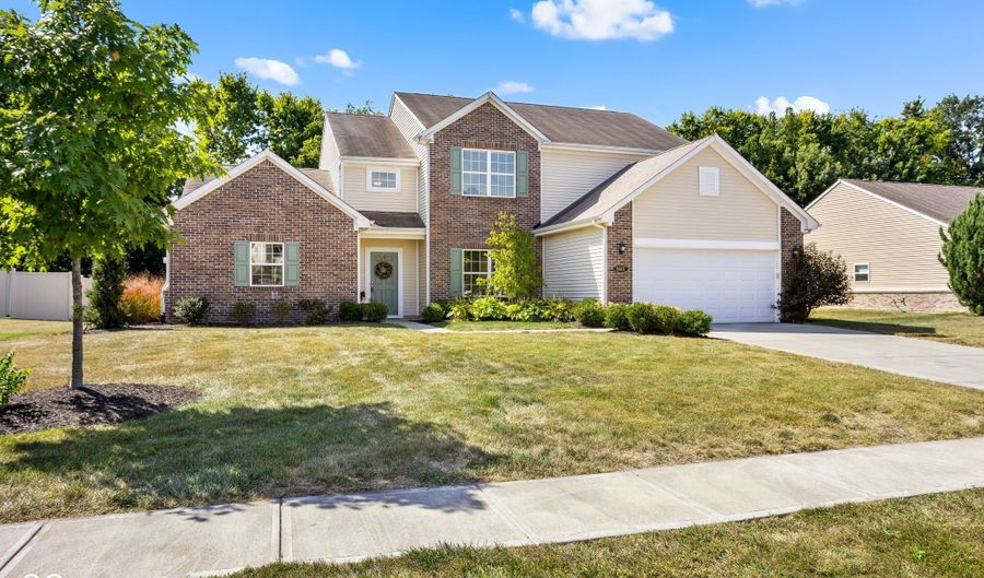 8607 Redditch Dr, Avon, IN 46123 - 5 Beds, 3 Bath