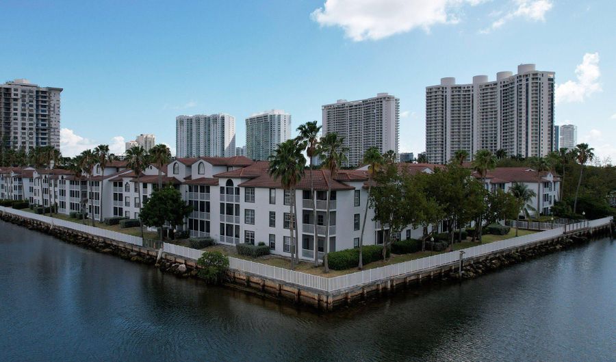 17900 NE 31st Ct 1303, Aventura, FL 33160 - 1 Beds, 1 Bath